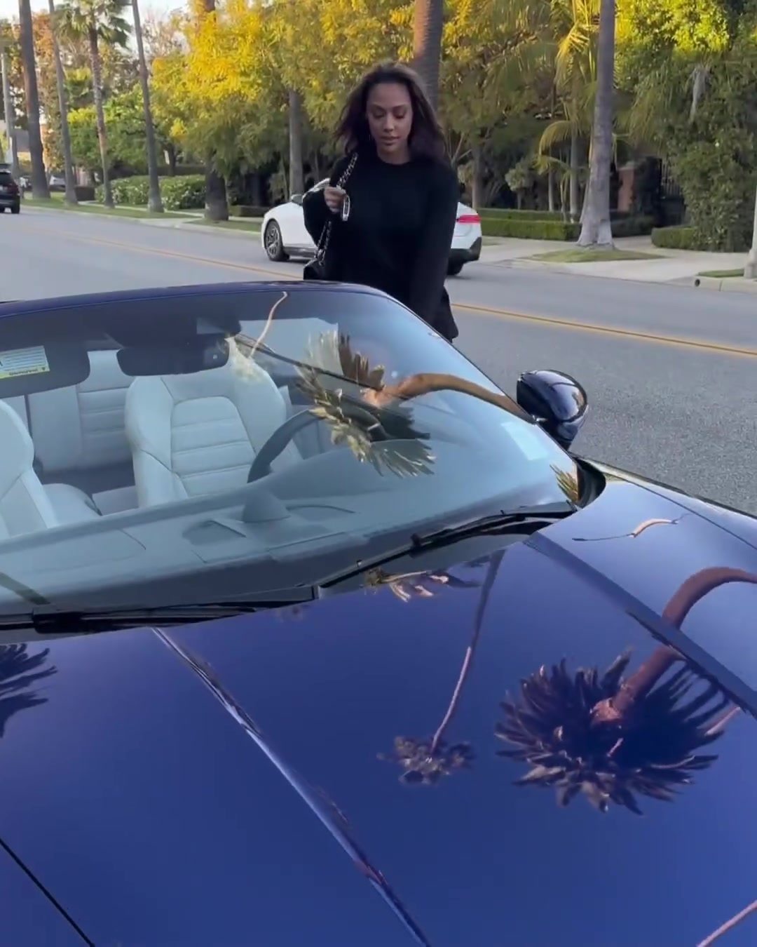 美女配豪車(chē)杰倫-布朗女友這雙黑絲美腿給個(gè)80分不過(guò)分吧