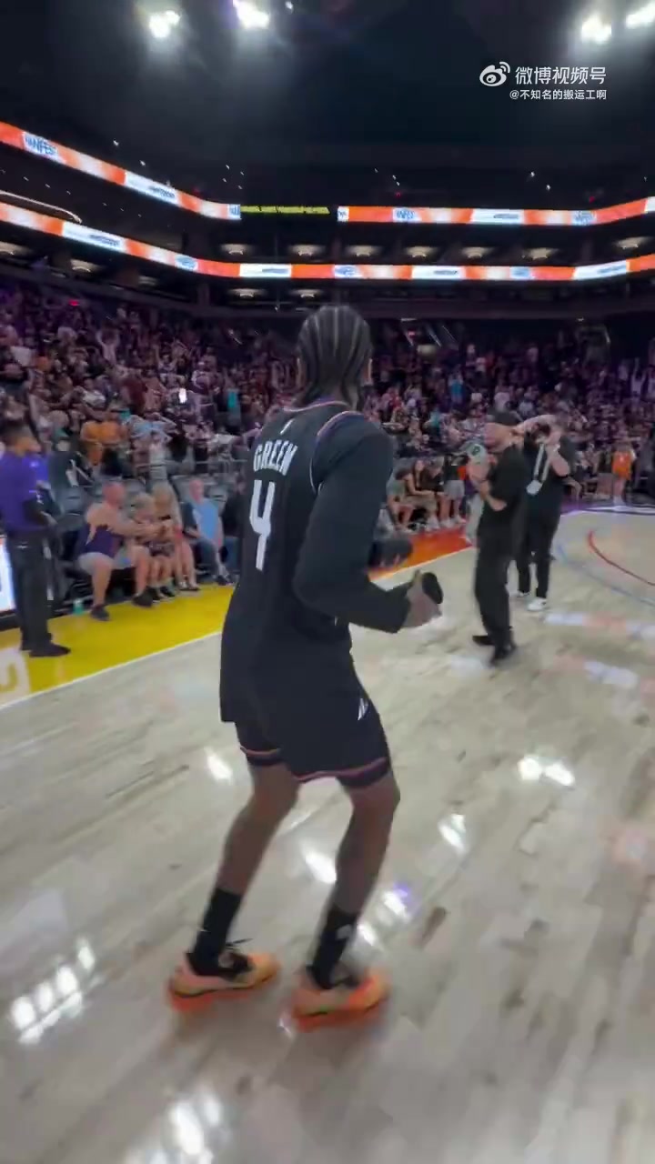 杰倫-格林首次穿上太陽球衣參加球迷活動