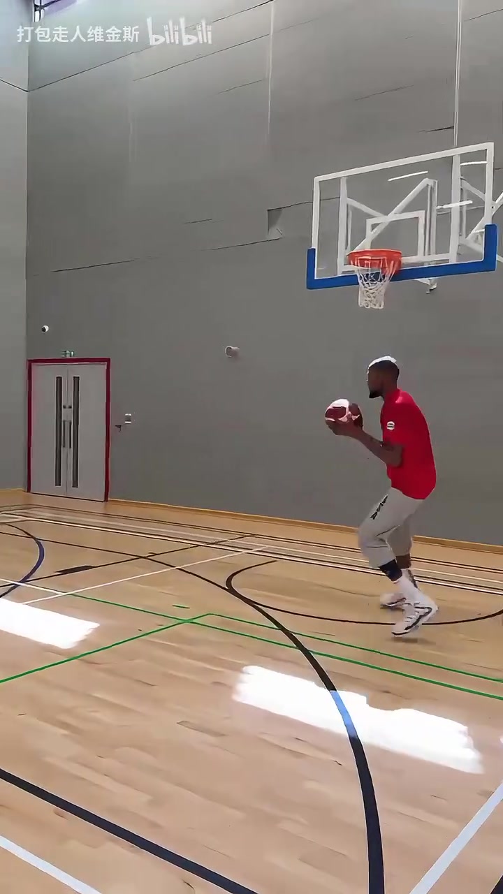 偶像與迷弟美國(guó)男籃時(shí)期KD和華子的投射訓(xùn)練甚至速率差不多