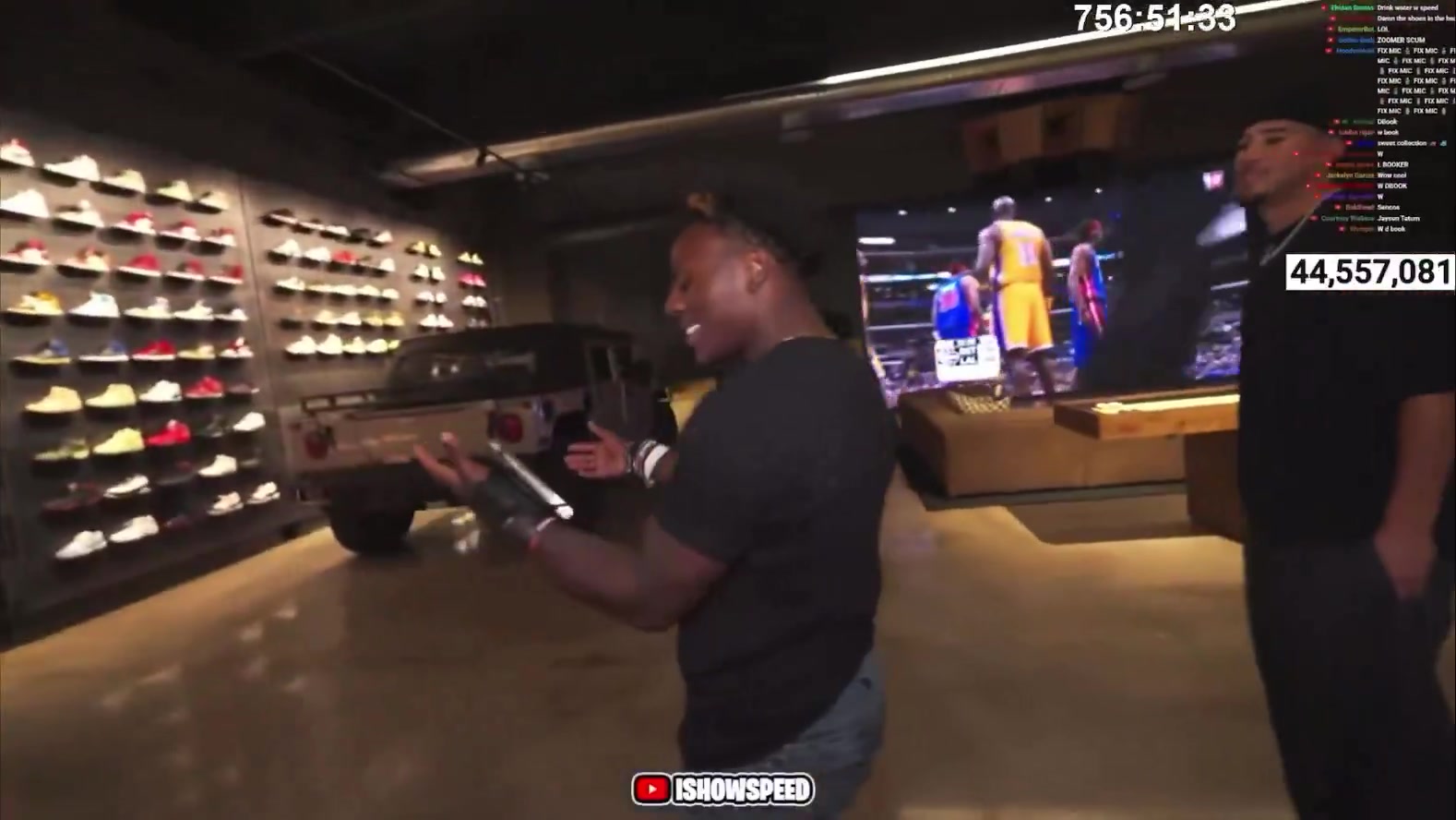 擱家開商場呢布克車庫墻上滿是球衣球鞋珍藏甲亢哥看傻了都