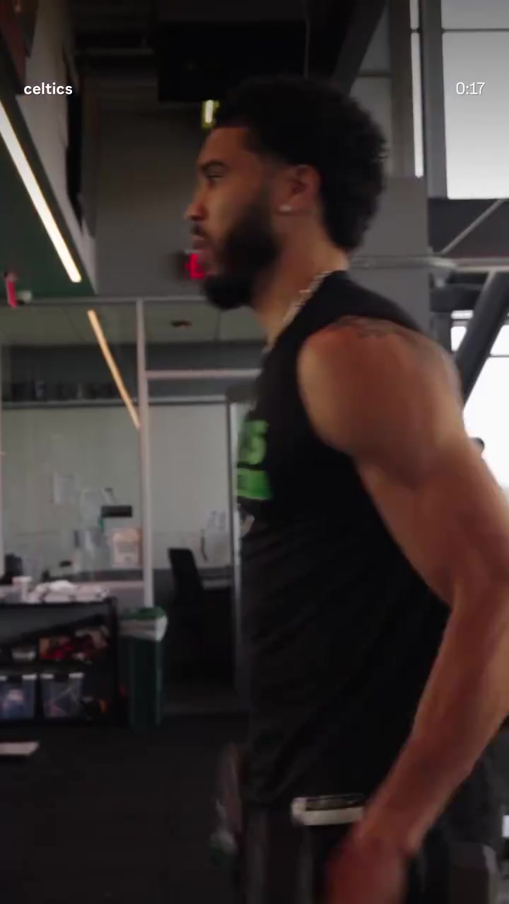 恢復(fù)神速塔圖姆回歸訓(xùn)練場進行跑動投籃等多項訓(xùn)練