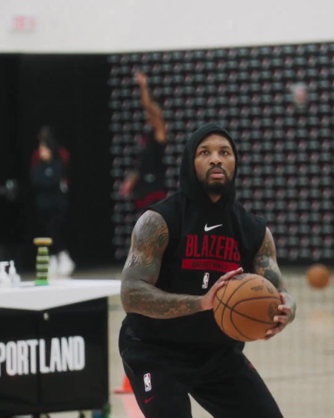 手感依舊絲滑利拉德訓(xùn)練營(yíng)開練三分 球球空心可太好聽了