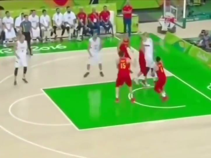 當(dāng)年周琦在奧運(yùn)會(huì)上對(duì)約基奇這一攻一防可還行