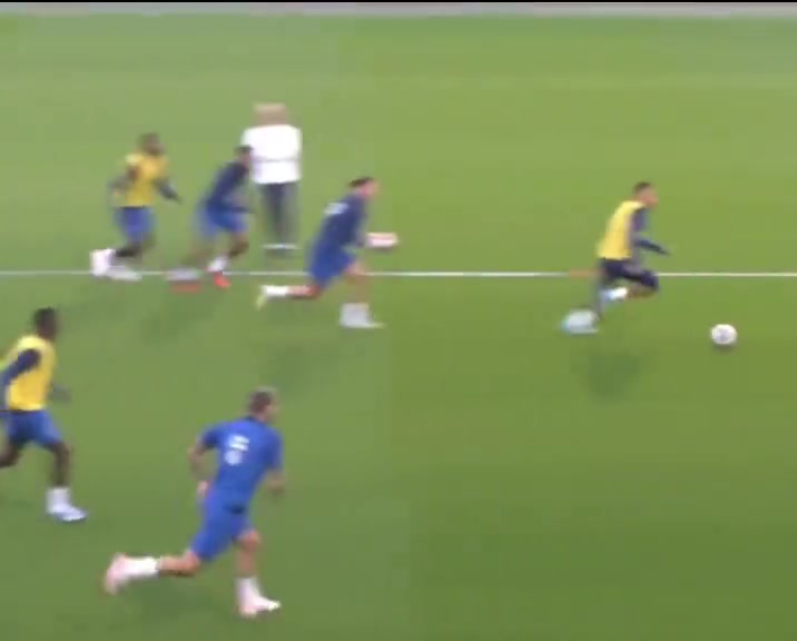 法國隊(duì)流暢配合姆總表示這餅吃得真舒服