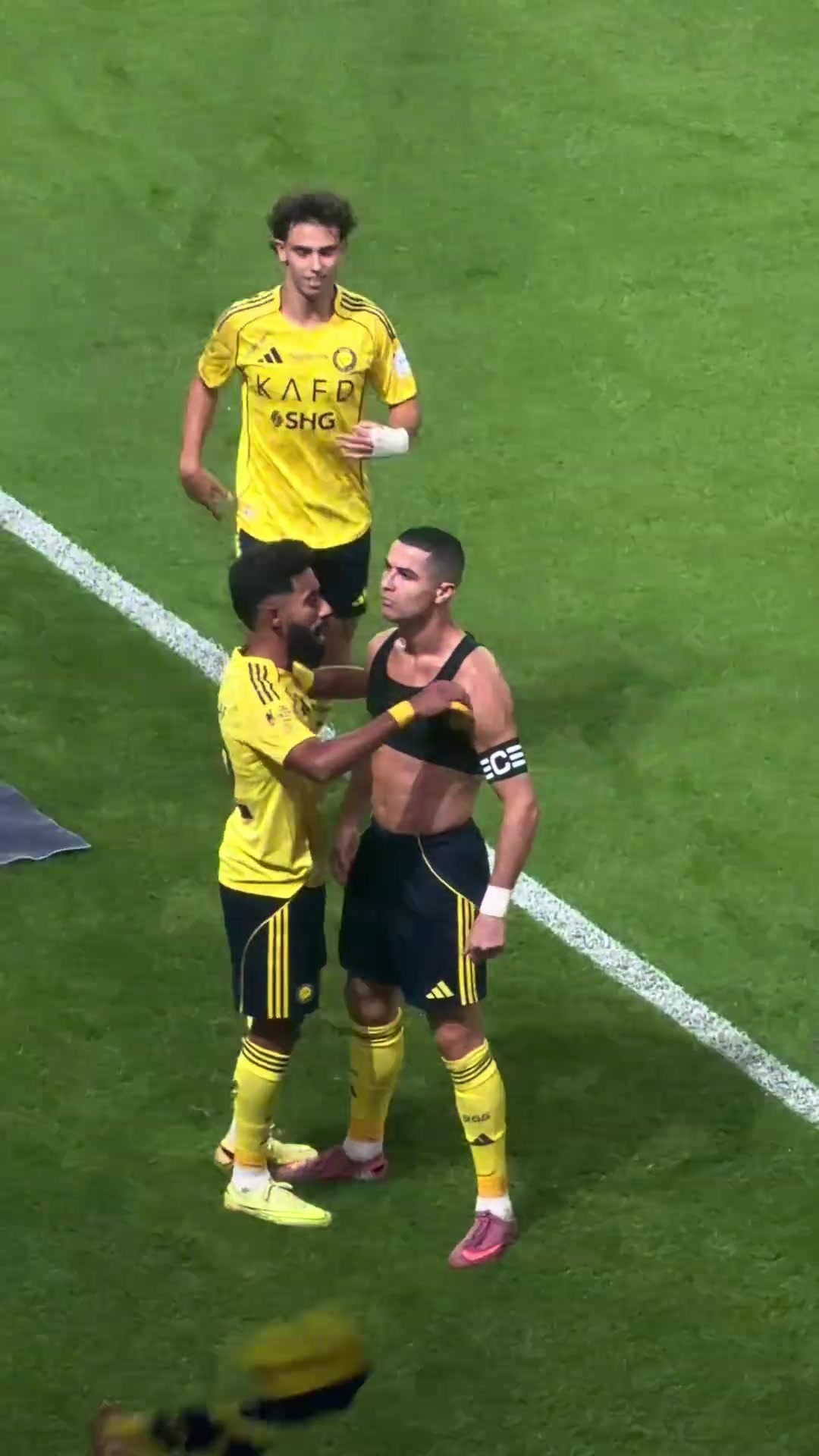 一身腱子肉C羅這慶祝霸氣十足