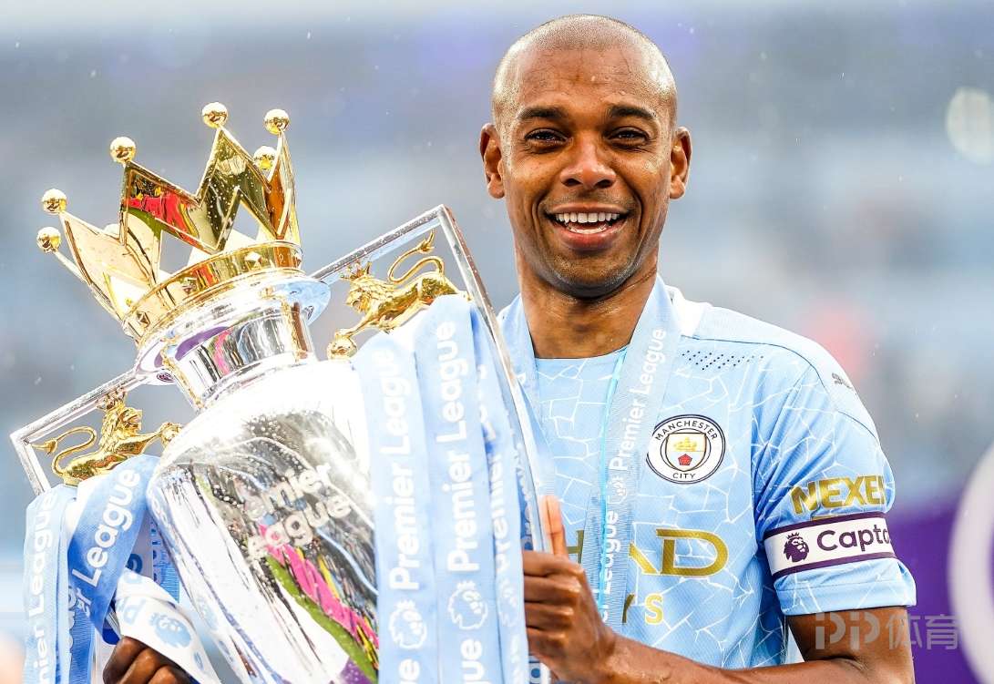 官方：40歲前曼城中場費爾南迪尼奧退役 結(jié)束23年職業(yè)生涯