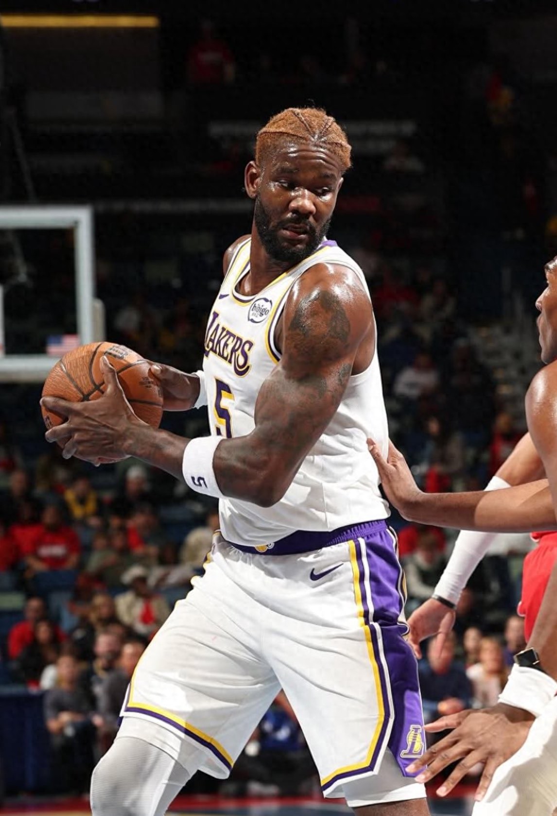 效率生涯新高！艾頓過去三場(chǎng)場(chǎng)均20分13板命中率78.4%