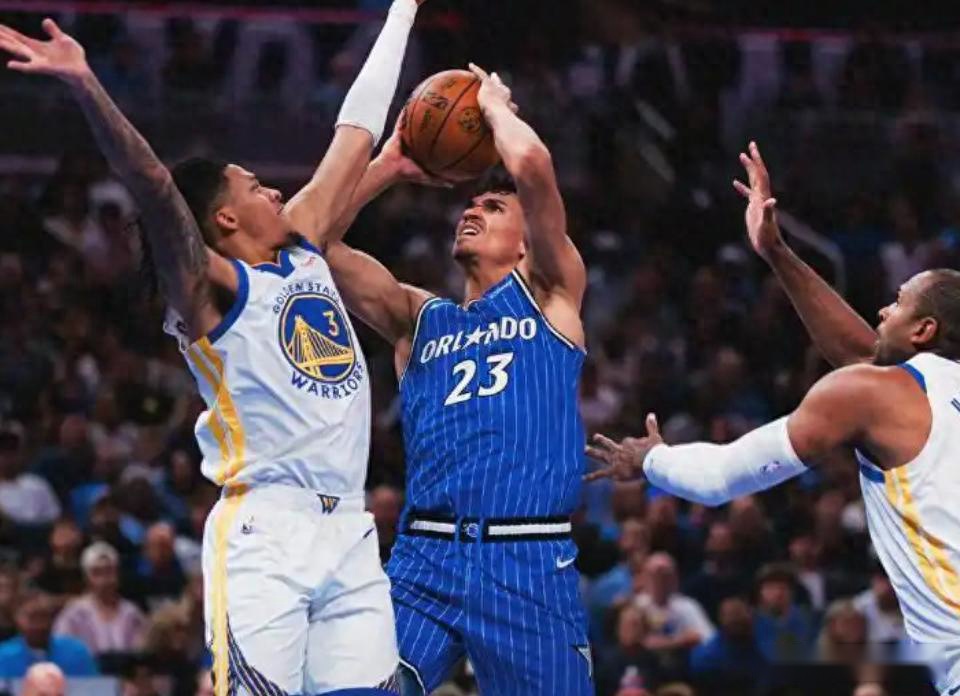 勇士對(duì)高大球隊(duì)真沒(méi)辦法！籃板+攻守全出弊端，科爾做自爆決策！