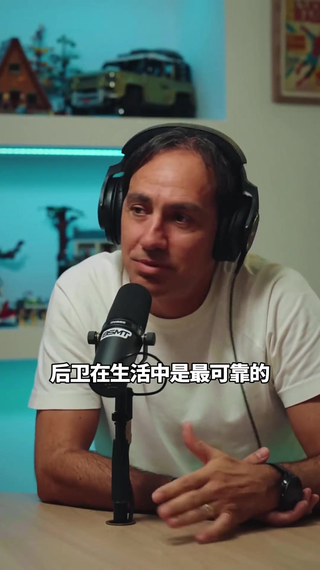 內(nèi)斯塔找男朋友得找后衛(wèi)雖然掙得沒前鋒多但你會很安心