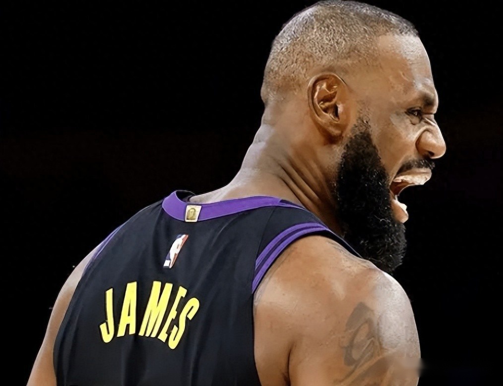 詹姆斯復(fù)出大幅提升進攻上限！激活艾頓+3替補，關(guān)鍵球也能攻堅！