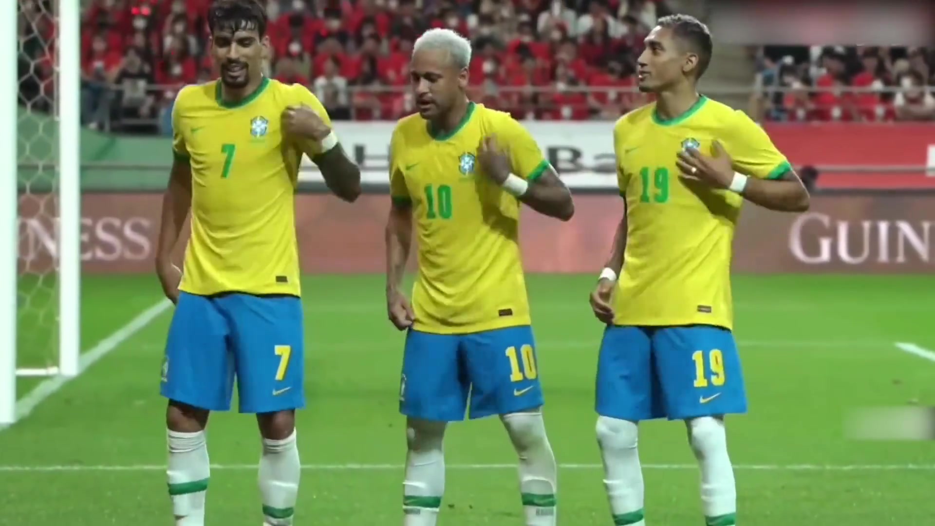 本該是球場上揮灑靈性的精靈內(nèi)馬爾卡點跳勝利之舞合集