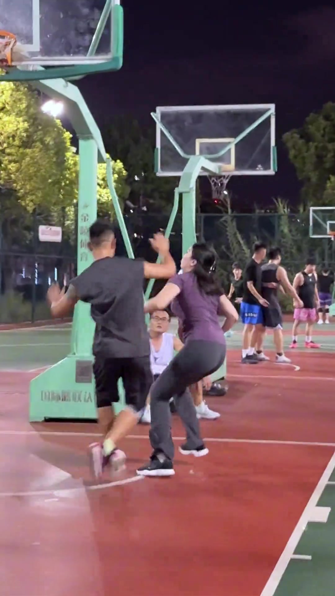 確實(shí)挺能打野球場(chǎng)肘姐做我的敵人你能撐多久