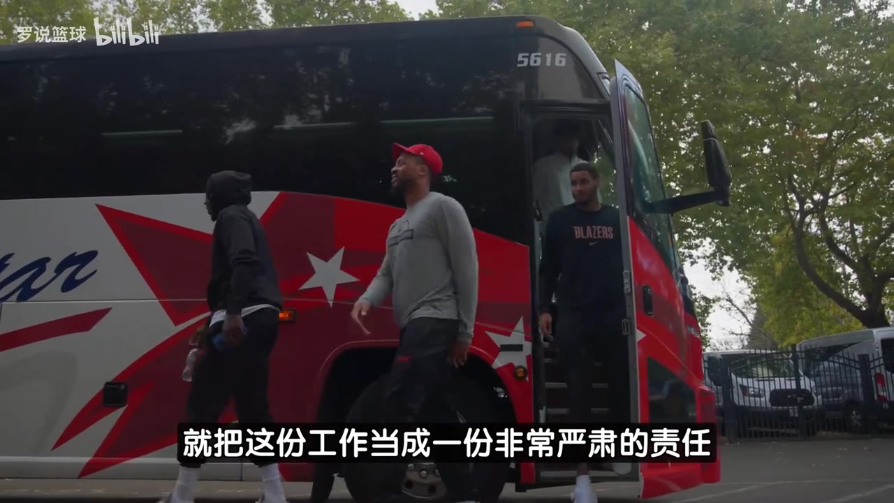 比盧普斯楊瀚森身高會(huì)讓孩子感到震撼互動(dòng)語(yǔ)言障礙不成問題